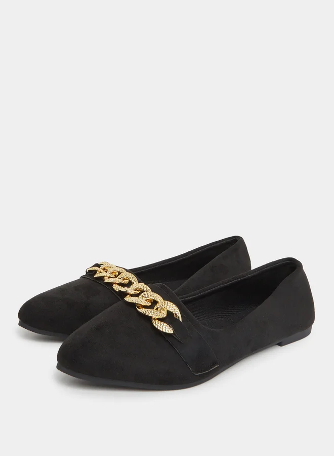 تايك تو حذاء مسطح بمقدمة مدببة ومشبك معدني